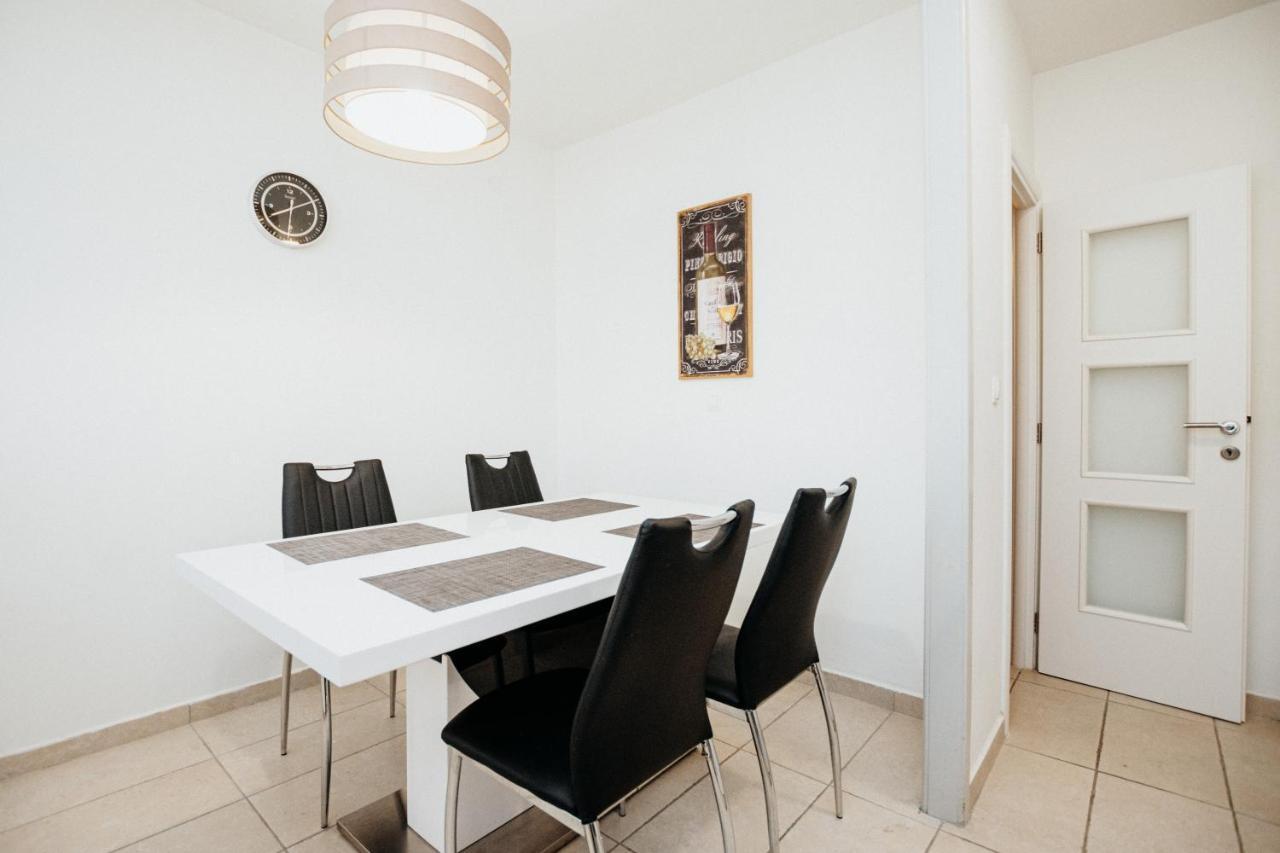 Double And Single S Apartments Ζαντάρ Εξωτερικό φωτογραφία