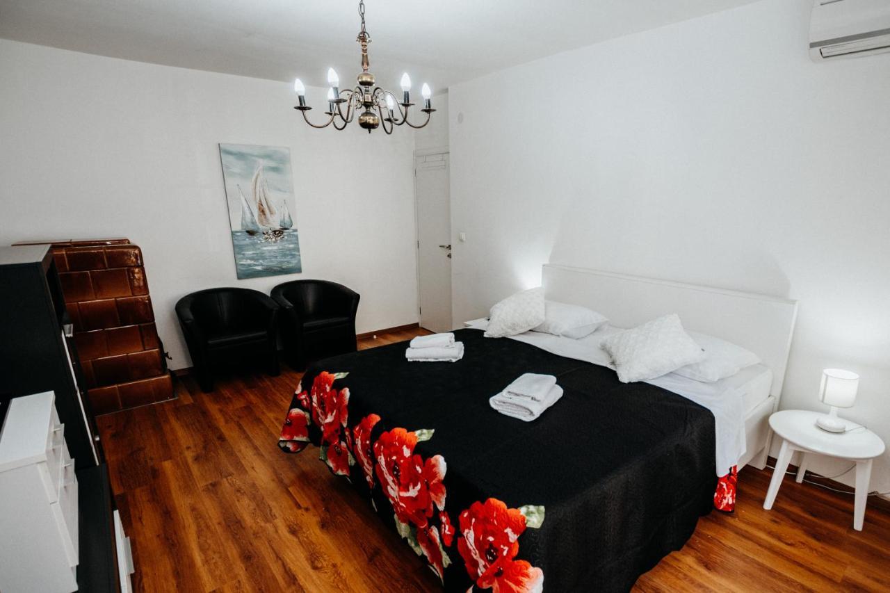 Double And Single S Apartments Ζαντάρ Εξωτερικό φωτογραφία