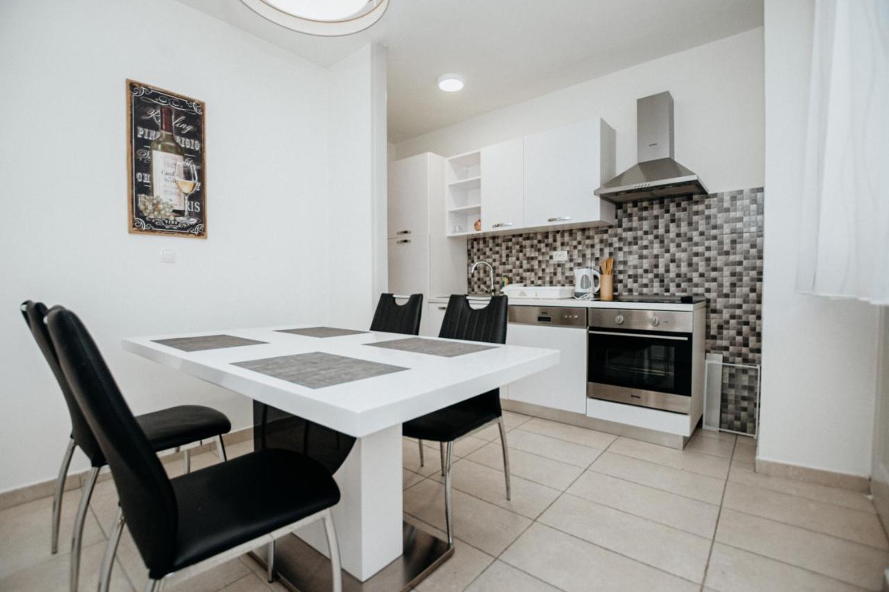 Double And Single S Apartments Ζαντάρ Εξωτερικό φωτογραφία