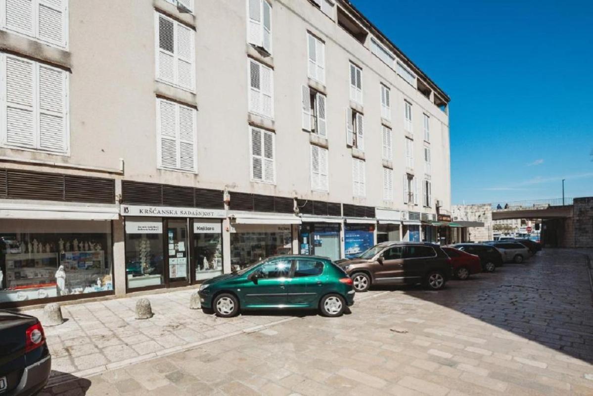 Double And Single S Apartments Ζαντάρ Εξωτερικό φωτογραφία