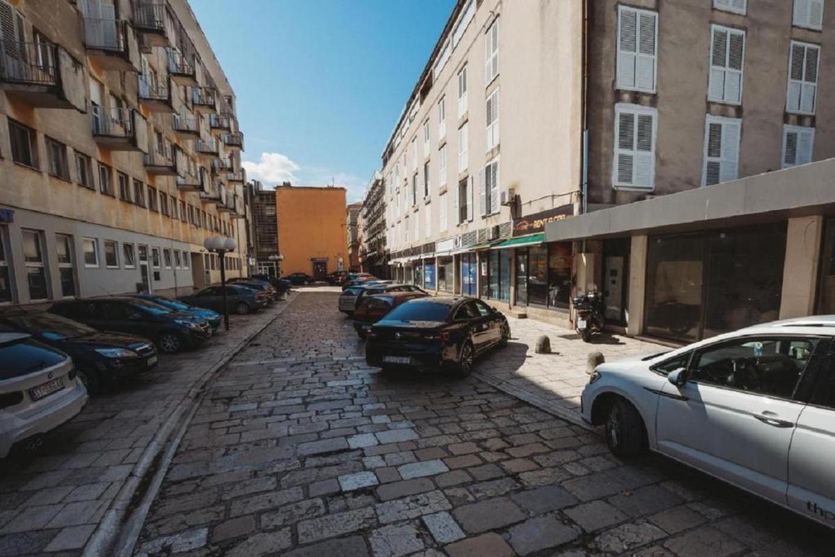 Double And Single S Apartments Ζαντάρ Εξωτερικό φωτογραφία