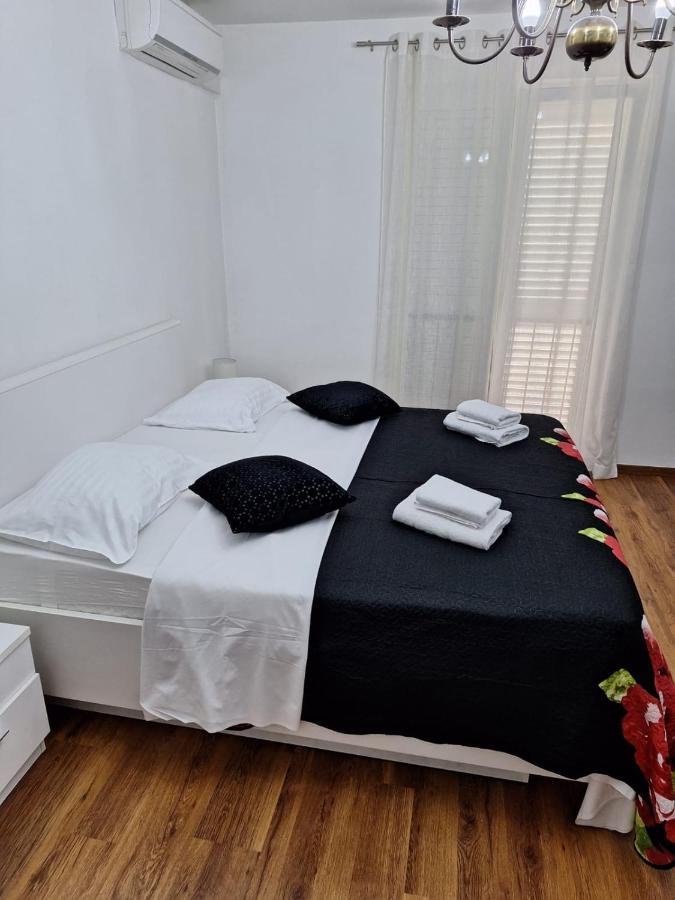 Double And Single S Apartments Ζαντάρ Εξωτερικό φωτογραφία